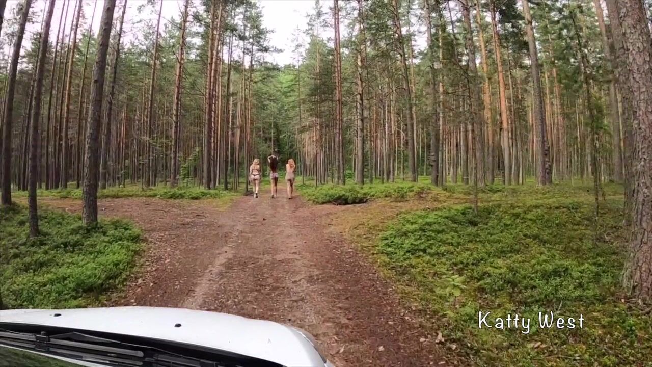 Парень лижет подружке в носках анус и загоняет ей в попу фаллос порно видео